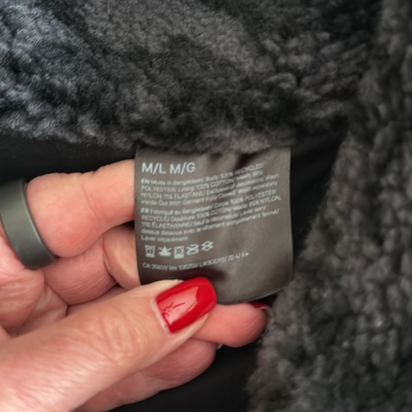 Cropped fleece pullover - Picture 3 of 6